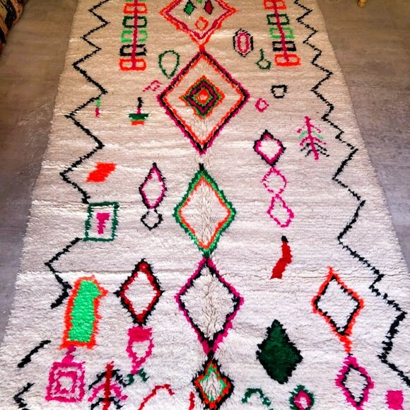 Beautiful authentic Azilal Moroccan Rug -  8’2”X5’1 - Pure Wool Bohemian Carpet - Picture 2 of 5